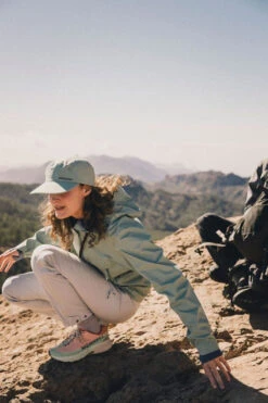 Womens Mountain Light Hardshell Jacket -COTSWOLD OUTDOOR Shop b11ae90510 5959 q