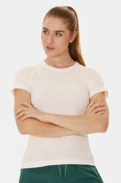 Endurance Womens Halen Seamless T-Shirt -COTSWOLD OUTDOOR Shop c11bac0202 101g c