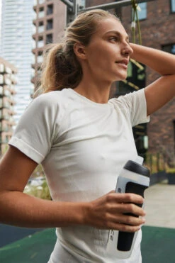 Endurance Womens Halen Seamless T-Shirt -COTSWOLD OUTDOOR Shop c11bac0202 101g h