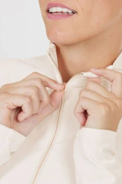 Endurance Womens Lucile Half Zip Midlayer Top -COTSWOLD OUTDOOR Shop c11bee0033 1010 e